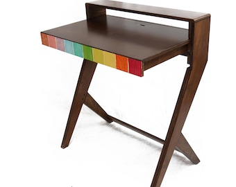 Mini escritorio que ahorra espacio: madera de abedul báltico, altura regulable.