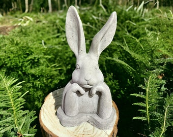Moderner aufgestützter Hase - Steinfigur mit stehenden Ohren (H/B/T: 31/17/13 cm, 3,5 kg) Steinguss für Haus und Garten by OriginalPaul