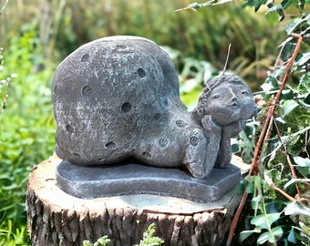 Steinfigur "Madam Popo" - Lebhafte Skulptur einer fröhlichen Frau mit extrem großem Hintern für Haus und Garten, Frostsicher