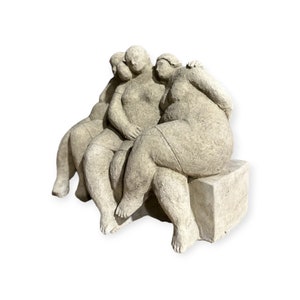 Drei Damen auf einem Sockel Frostsichere Steinfigur aus Beton Maße Höhe/Breite/Tiefe: 21/28/13 cm Gewicht ca. 9 kg Bild 8
