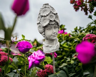 Blumenkind-Blumenstecker aus Massivbeton: Charmante Gartenverzierung mit Rostpatina-Eisenstange