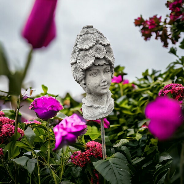 Blumenkind-Blumenstecker aus Massivbeton: Charmante Gartenverzierung mit Rostpatina-Eisenstange