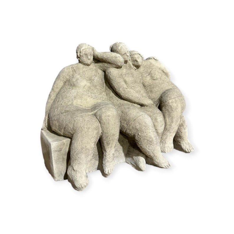 Drei Damen auf einem Sockel Frostsichere Steinfigur aus Beton Maße Höhe/Breite/Tiefe: 21/28/13 cm Gewicht ca. 9 kg Bild 6