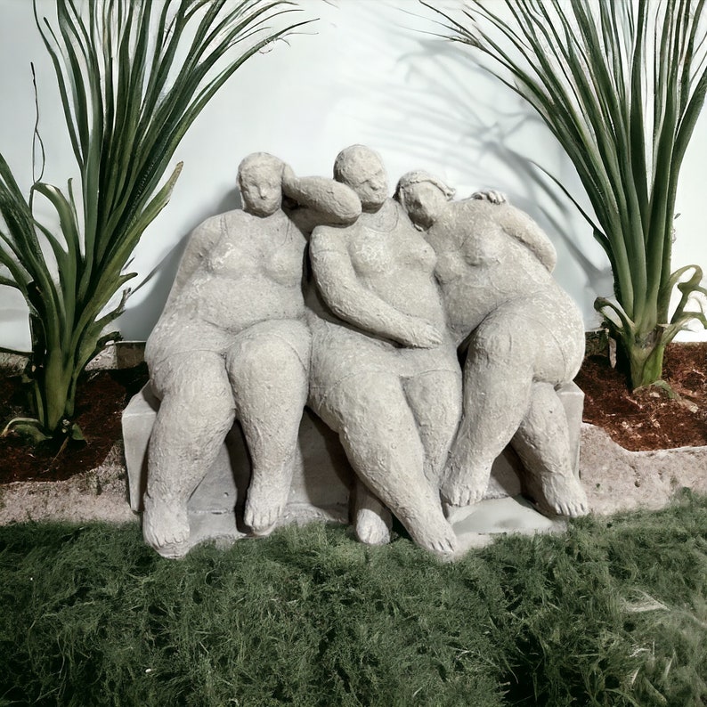 Drei Damen auf einem Sockel Frostsichere Steinfigur aus Beton Maße Höhe/Breite/Tiefe: 21/28/13 cm Gewicht ca. 9 kg Bild 1