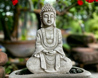 Frostsichere sitzende Buddha Steinfigur - Handgefertigt in Deutschland - H 22cm x B 14cm x T 8cm