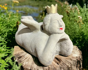 Fat princess with crown - solid cast stone, handmade in Germany, 8.4 kg, H/W/D 18/18/33, stone figure for home and garden