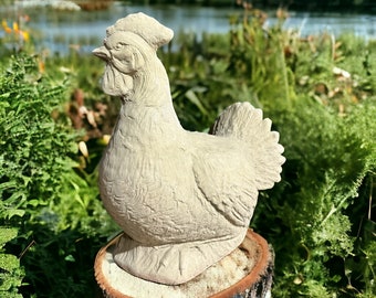 Huhn aus massivem Steinguss - Frostsicher und witterungsbeständig Kompakte Maße (H/B/T): 30/20/30 cm, ca. 9,5 kg schwer