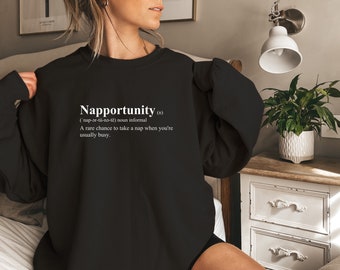 Sudadera Napportunity Crewneck - Top acogedor para la oportunidad de dormir, humor divertido de la vida ocupada, ropa de relajación única, regalo para amantes del sueño, camiseta informal y relajante