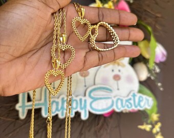 Collar con corazón abierto