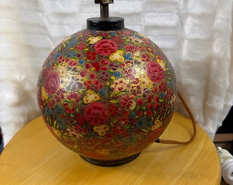 Lámpara de mesa vintage/antigua, rara, de papel maché de Cachemira, década de 1920-1930, con motivo floral de amapola