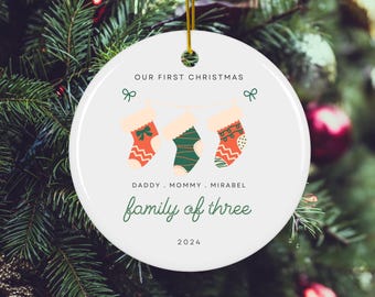 Décoration de Noël personnalisée en céramique pour le premier Noël d'une famille de 3 personnes