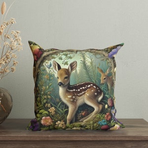 Funda de almohada inspirada en William Morris con diseño de cervatillo, almohada con diseño de animales de granja, almohada decorativa con diseño de ciervo de estilo cottagecore, cojín botánico con diseño floral de bosque