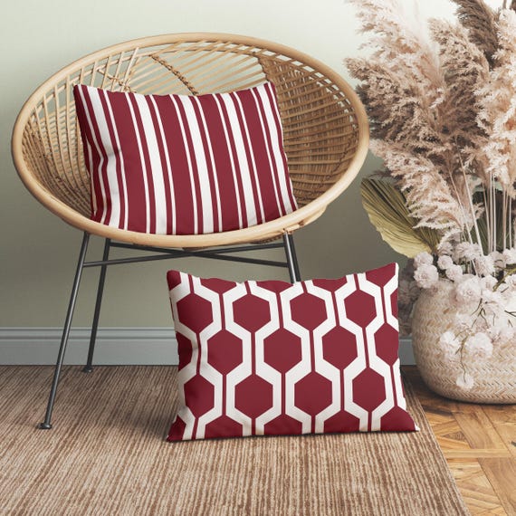 Geometrisches burgunderrotes Lendenkissen, modernes weinrotes Kissen, minimalistisches Dekokissen, großes Zierkissen fürs Schlafzimmer, inklusive Füllung