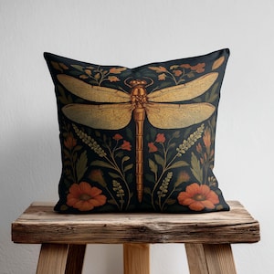 William Morris trollslända örngott, dekorativ kudde i jugendstil, nyckfullt skogsörngott med vintageinsekt, inflyttningspresent