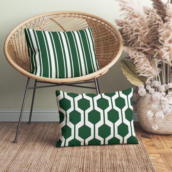 Geometrisches Lendenkissen in Waldgrün, modernes, minimalistisches, von der Natur inspiriertes Kissen, natürliches dunkelgrünes Dekokissen, inklusive Füllung