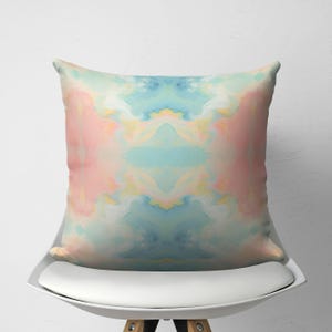 Funda de almohada con arte espejado, cojín decorativo de acuarela en azul pastel y rosa, decoración para dormitorio de universitaria, funda de almohada con arte abstracto moderno.