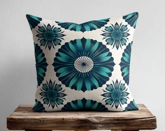 Dekorativer Kissenbezug mit geometrischem Blumenmuster in Türkis und Dunkelblau, Schlafzimmerdeko in Türkis, Designer-Kissenbezug fürs Bett, Zierkissen in allen Größen