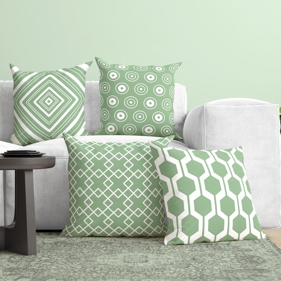 Geometrischer Kissenbezug in Salbeigrün, modernes hellgrünes Dekokissen fürs Bett, schicker Kissenbezug in Pastellfarben, dekoratives Designerkissen