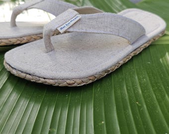 Sandálias Mainlander V2" feitas de cânhamo, capim-jacinto e látex natural.