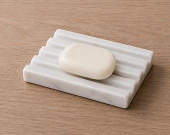 Handgemaakt zeepbakje van wit marmer | Zeepbakje van natuursteen | Luxe badkameraccessoire | Elegante decoratie voor wastafel en keuken
