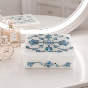 Caja de joyería de mármol blanco con incrustaciones florales azules, caja para guardar anillos, pendientes y pequeños accesorios, caja de almacenamiento de recuerdos para tocador de maquillaje.