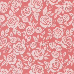 Könnte beinhalten: Korallenfarbener Stoff mit einem sich wiederholenden Muster aus weißen Rosen und Blättern. Das florale Design ist detailliert, wobei jede Rose und jedes Blatt vor dem einfarbigen Hintergrund klar definiert ist. Dieser Stoff eignet sich für verschiedene Bastel- und Nähprojekte.
