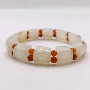 Natural White Agate  Beaded bracelet-Elegant and Timeless Design