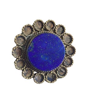 Handmade vintage women&#39;s ring with natural lapis lazuli