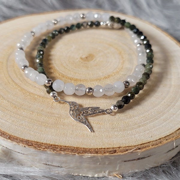 Weißer Jade & grüner Turmalin, Perlenarmband aus echten Edelsteinen, Kolibri aus Sterlingsilber - Lieblingsschmuck von Funkelstein