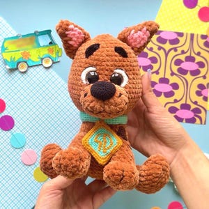 Haakpatroon voor een detectivehondje met weinig naaiwerk, gevlekte amigurumi puppy (Engelse PDF), handleiding voor een speelgoedhondje in de vorm van een Duitse dog