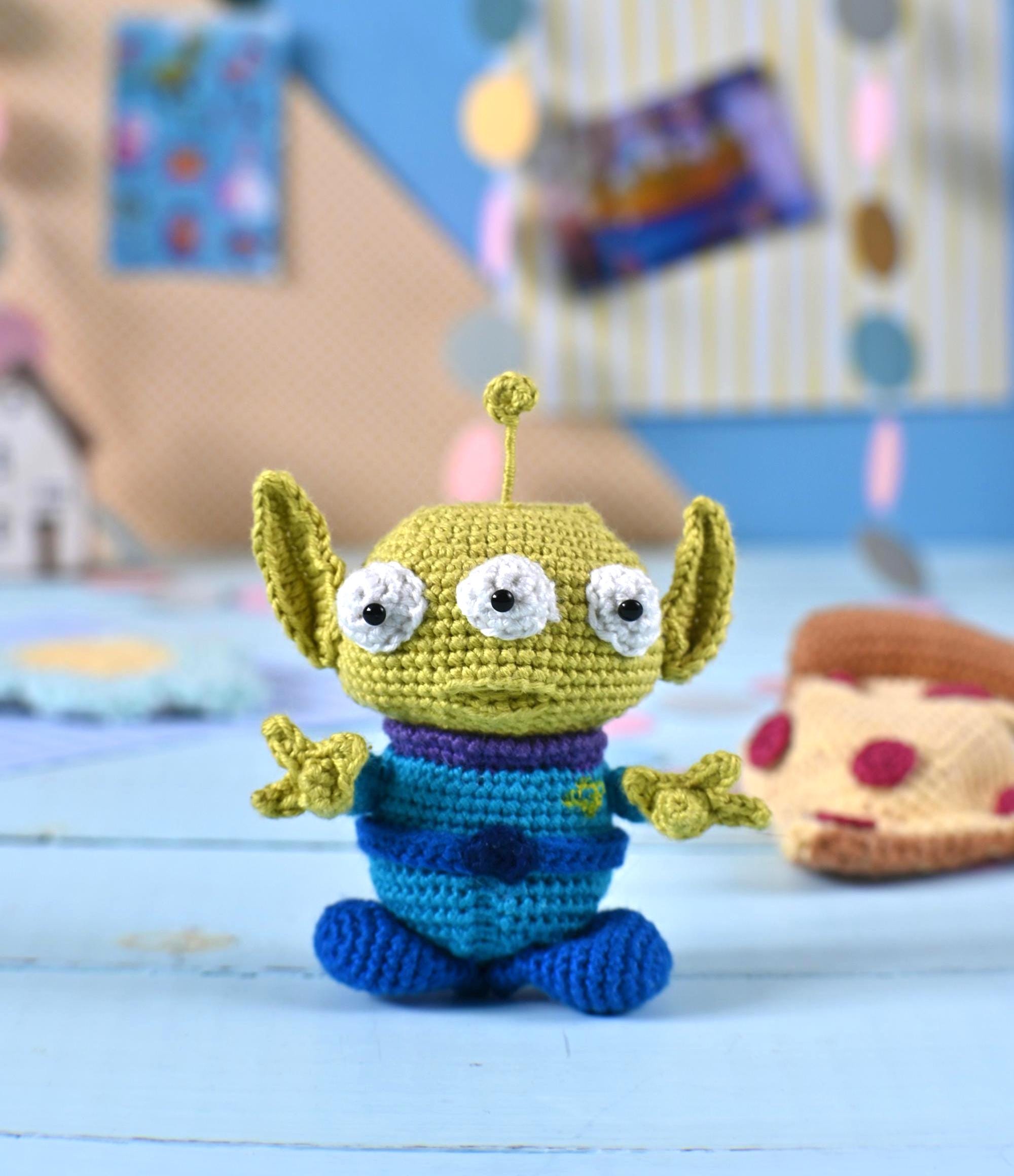 Three eyed alien - Etsy 日本