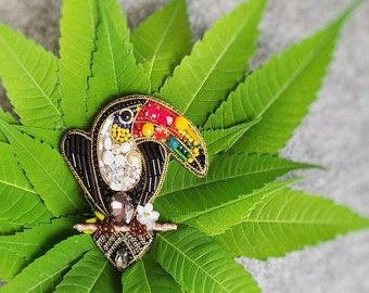 Toucan Bird Handmade Beaded Brooch, Toucan Bird Jewelry,  Tucan Pin, Bird pin, Beaded toucan brooch, Accessory embroidery, Animal brooch