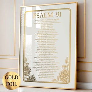 Könnte beinhalten: Ein gerahmter Wandkunstdruck mit Psalm 91 in Goldfolienschrift auf weißem Hintergrund. Der Text ist von einem goldenen Rahmen umgeben, mit detaillierten Goldfolien-Rosenillustrationen in den unteren Ecken. Ein goldenes Abzeichen zeigt GOLD FOIL.