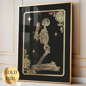 Stampa artistica dei tarocchi dello scheletro in preghiera, decorazione da parete occulta gotica, poster scheletro, illustrazione ispirata ai tarocchi, regalo cristiano, stampa in lamina d'oro