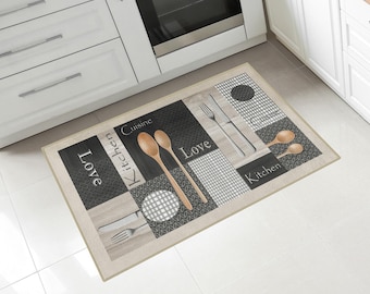 Tappeto da cucina personalizzato stampato color crema; tappetino da cucina con parole personalizzate lavabile in lavatrice con retro in gomma antiscivolo o cotone.