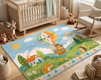 Tappeto con animali del bosco e mongolfiera per una graziosa decorazione della cameretta; disponibile anche con retro antiscivolo.