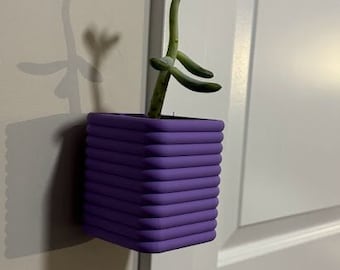 Square wall mounted pot