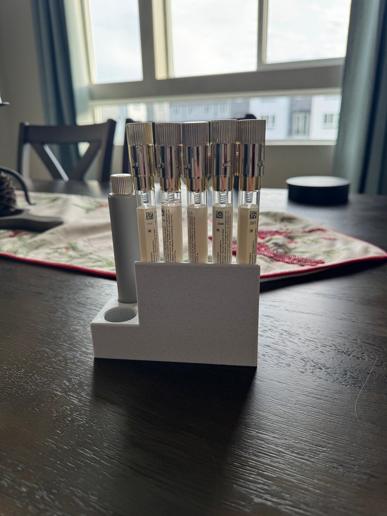 Scentbird fragrance holder image 4