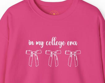 Geborduurd op mijn sweatshirt met strikjes uit mijn studententijd | retro lettertype, strikjes