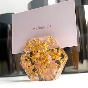Handgefertigter Fotorahmen mit rosa gepressten, getrockneten Blumen und Blattgold | Resin Bild- und Visitenkartenhalter Ständer | Wohnkultur und Geschenk