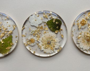 Resin Coaster - Real White Flowers & Gold Leaf - Floral Home Decor