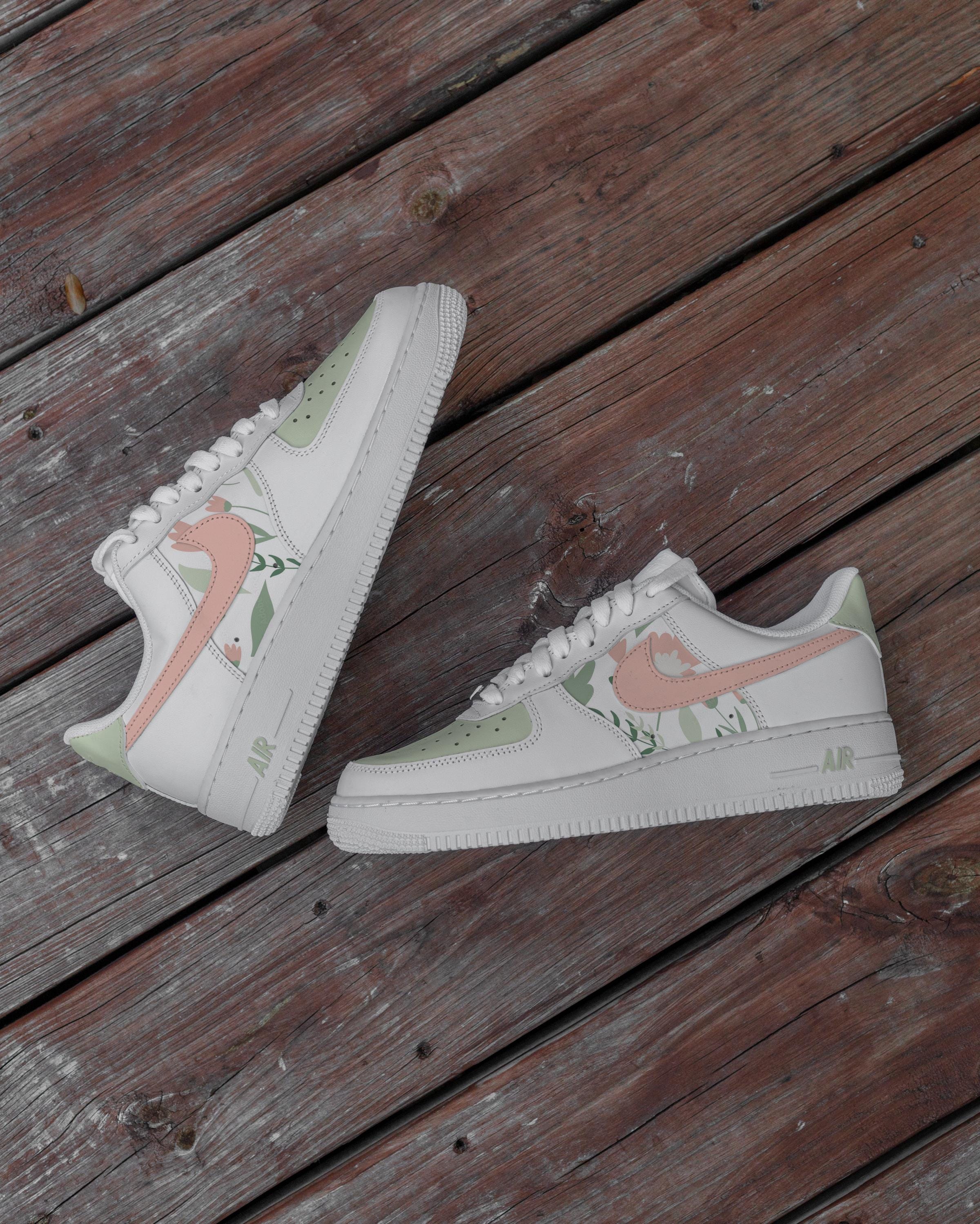 nike women's floral sneakers