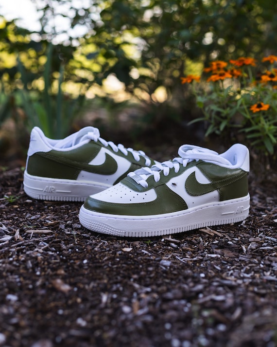 nike dark green trainers