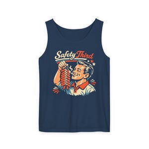 Camiseta sin mangas Safety Third Firecracker - Regalo divertido para el 4 de julio, camiseta con humor para papá, camiseta sin mangas de fuegos artificiales del Día de la Independencia imagen 3