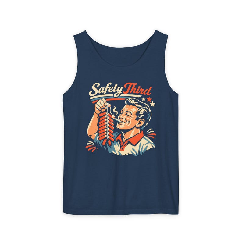 Camiseta sin mangas Safety Third Firecracker - Regalo divertido para el 4 de julio, camiseta con humor para papá, camiseta sin mangas de fuegos artificiales del Día de la Independencia imagen 3