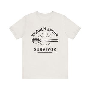 Wooden Spoon Survivor Funny T-Shirt - Hilarious Nostalgic Tee for Adults - Mother's Day Humor Shirt - Childhood Discipline Joke Tee afbeelding 2