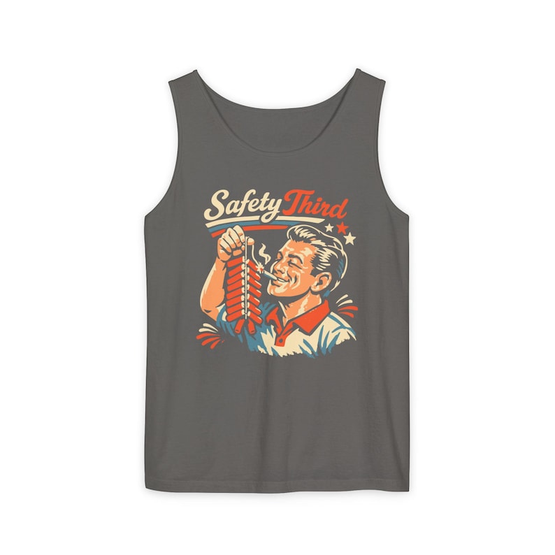 Camiseta sin mangas Safety Third Firecracker - Regalo divertido para el 4 de julio, camiseta con humor para papá, camiseta sin mangas de fuegos artificiales del Día de la Independencia imagen 2