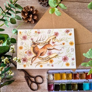Carte d'anniversaire aquarelle - Cerf majestueux et fleurs - Carte illustrée nature - Carte fait main avec enveloppe kraft