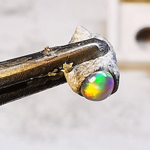 Lightning Ridge N9 crystal micro opal. 0.05ct!