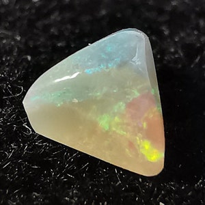 Triangle cut N8 Lightning Ridge crystal opal 0.25ct